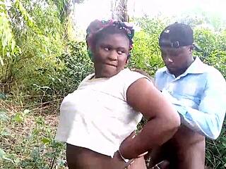 Two Lovers Caught Banging in Bush on Sunday