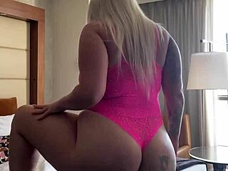 Lucky B’s Blonde Big Booty Shakes Wild on Cam