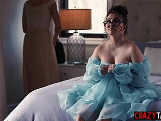 Leana Lovings Delivers Girlfriend Seduction