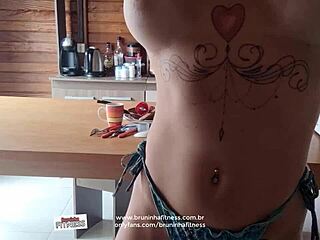 what’s with this brazilian housewife washing dishes naked?