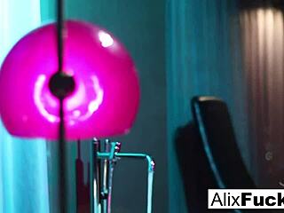 Alix Lynx plays with butt plug in solo