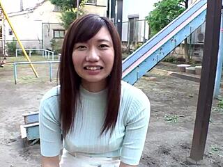 G杯新生妹无 bra 针织衫露硬奶头,公开羞耻太刺激