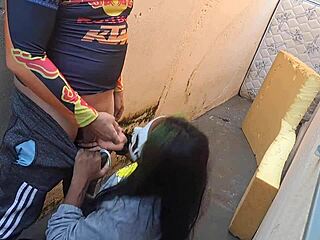 Adorro Ver Minha Intiada de Calça Apertada e Como Ela na Rua Mesmo!