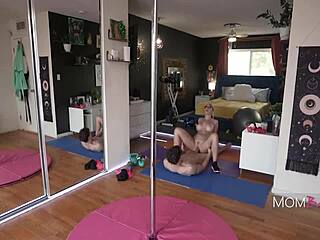 MILF Parker Ambrose takes it hard
