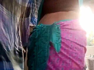 Indian aunty caught in steamy action