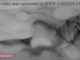 Kity Bath Orgasm
