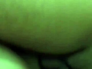 Hey, this Indonesian tante sange craves a huge kontol gede