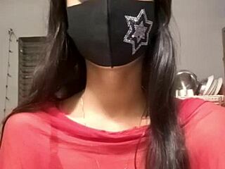 Indian Girl Goes Live for Steamy Sex Video