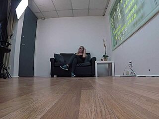 Samantha MILF Shows Deep Skills in POV Casting