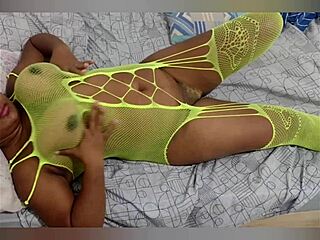 Filling Latina Milf's Rear with Creamy Load in Homemade Clip