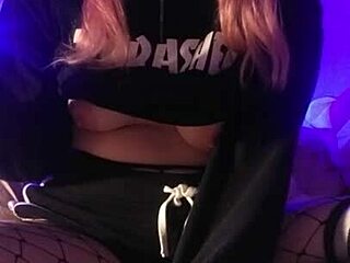 smol tiddy goth gf cumming hard for you