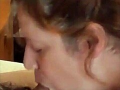 la mejor mamada sexi con una milf y un enorme miembro