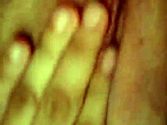 巨乳妹玩假屌玩具 😏