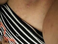 巨乳妹玩假屌玩具 😏