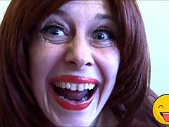 饥渴恋物女王用舌头热情舔舐和挑逗