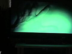 偷拍女友弯腰挨隐藏肛交