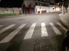 我在巷子里跟陌生人干，好他妈冒险