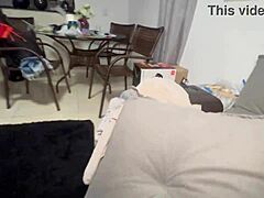 把大屁股骚逼献给金发帅哥在他鸡巴上狂喷高潮