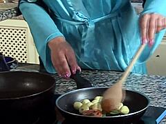 巨天然奶业余人妻大屌吸奶女上狂骑