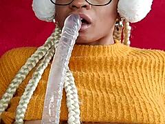 嘿拉丁小婊子整根吞假屌