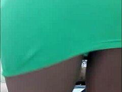 Vendo a minha pequena gostosa dançando funk não aguentei e comi ela sem ninguém ver!