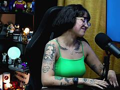 Martina Oliveira appears naked in her only Xvideos video from the podcast Púpum no Barraco in 4K, tempting with her natural tits and dirty talk during the outdoor interview