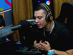 Martina Oliveira appears naked in her only Xvideos video from the podcast Púpum no Barraco in 4K, tempting with her natural tits and dirty talk during the outdoor interview