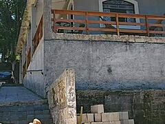 casada usando um body bem socado no rabo e o marido vê e não fala nada... oh yeah, flashing that big ass by the pool