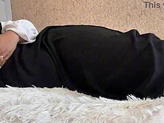 阿拉伯18+少女沒內褲自慰露濕穴大奶