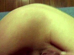 a walking sex milf clenched her fist on her ass and enjoyed it