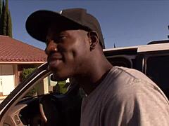 黑人女同狂野互插假屌粗暴玩