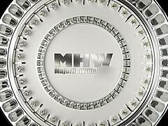 巨乳黑发熟女妮娜多尔奇深插猛干