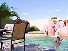 海伦娜·普莱斯泳池边Rome肛交爽到射精高潮