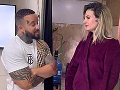 Minha Primeira Vez Sentando Na Pica De Um Homem Em Gravação Porno E Meu Marido Corno Ficou Olhando Eu Sentado Gostoso Na Pica Do Cadeirante