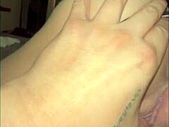 Skinny ebony beauty with big ass takes intense lingerie session in amateur cogiendo