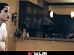 火辣继母继女共享大屌三人行狂欢