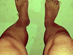 Rando's Steamy Nude Bathing Teases Feet and Toes Fetish