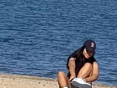 Damn that juicy cameltoe on this teasing asian beach candid 😏🏖️