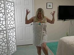 Voyeur Delivery Boy Pounds Nude Slutty Milf Tabithaxxx Deepthroat Fuck