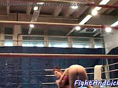 欧洲女同地上摔跤猛舔湿逼