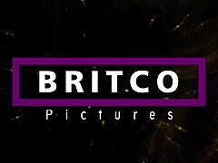 变态金发Brittany Andrews阳光海滩玩具湿逼