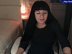 Helga Muah性感脱摇屁股内衣抚阴蒂挑逗