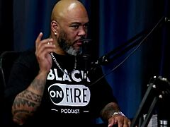 você acha que pau pequeno serve pra chupar no pornô tiffany carioca? tem que preparar bem na produtora olha esse see through red