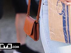 Kenzie巨奶被精液淋湿前老公和继子！