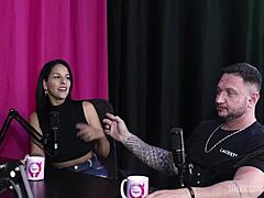 duas gostosas com peitos pra fora... boquete insano, buceta fodida gemendo alto e molhadinha bruna carlos matheus caetano kel abate bruno abate sheer red watch!!