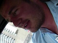 18+骚货少女紧屄换车费现操