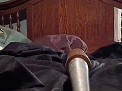 今天终于让屁眼塞满巨假屌