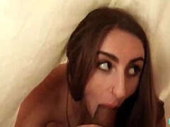 顽皮保姆Penelope Kay偷溜怪屌口爆乳交深喉舔蛋吞精