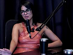 casal kaliente turned escorts met clueless guy scared of 200kg client