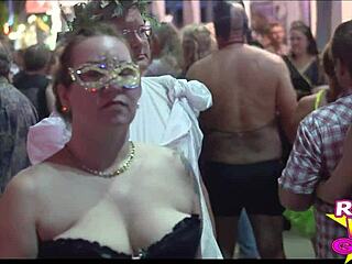 Amateurs Bare in Public Daringly